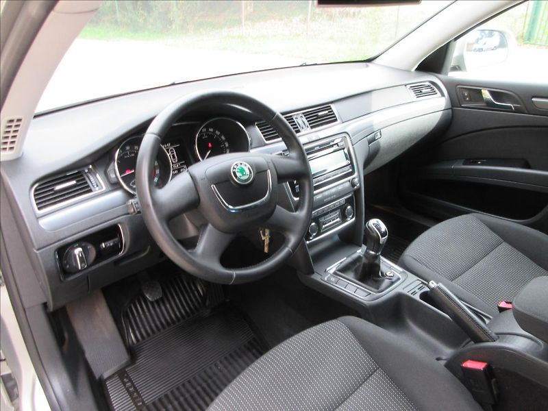 Škoda Superb 1,6 TDi, Nové ČR, 160 tis. Km! - fotka 12 z 27
