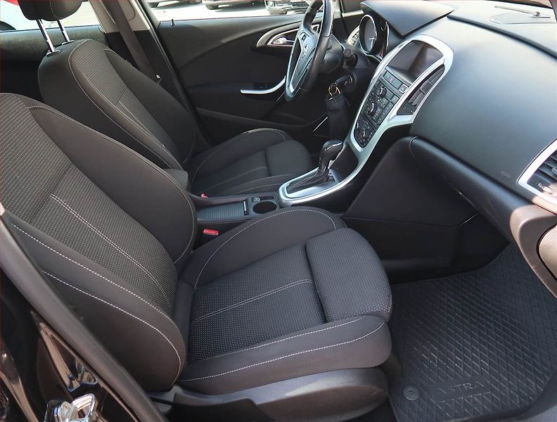 Opel Astra (2011) 1.4 T, Automat, Navi, Xenony - fotka 9 z 20