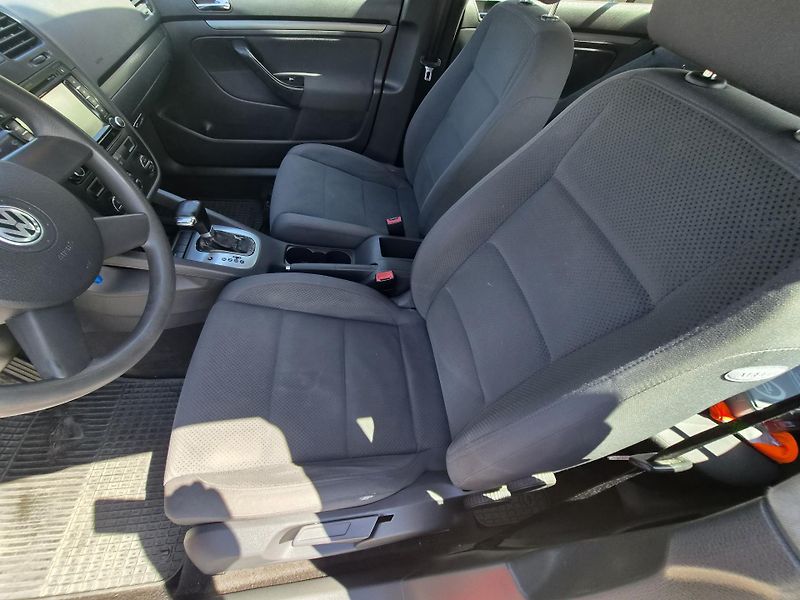 Volkswagen Golf 1,6 FSI automat - fotka 6 z 10