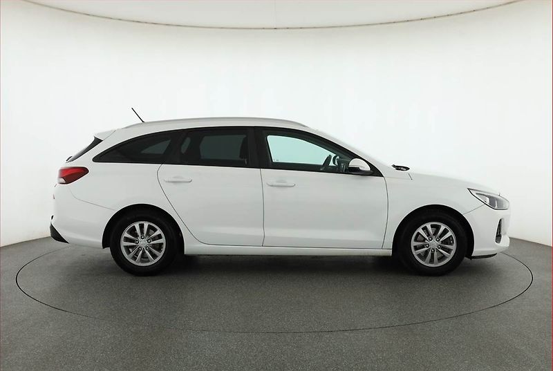 Hyundai i30 (2018) 1.6 CRDi, Serv.kniha, Tempomat - fotka 6 z 15
