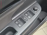 Volkswagen Golf (2011) 1.6 TDi, Panor, výhřev sed - náhled 12