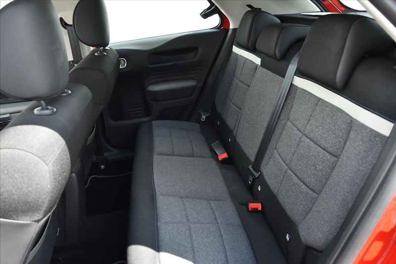 Citroën C4 Cactus 1.2i 81kW SERVISNÍ KNIHA ČR - fotka 10 z 20