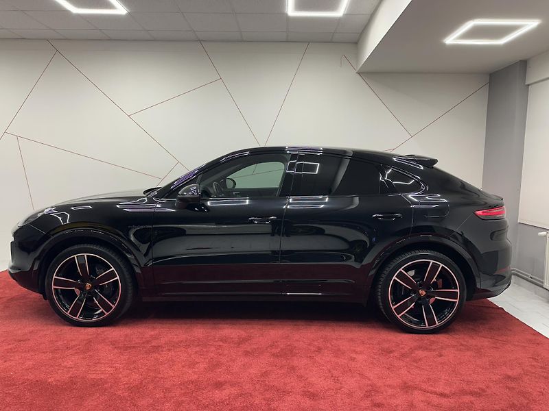 Porsche Cayenne (2023) E-Hybrid Coupe*PANO*CZ*DPH*1.M - fotka 2 z 21