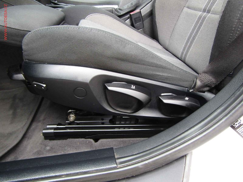 BMW X1 (2011) 2.0d xDrive18d, AT, bixen - fotka 11 z 18