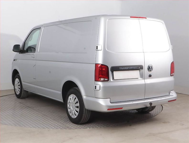 Volkswagen Transporter (2023) 2.0 TDI, ČR, 1Maj - fotka 4 z 16
