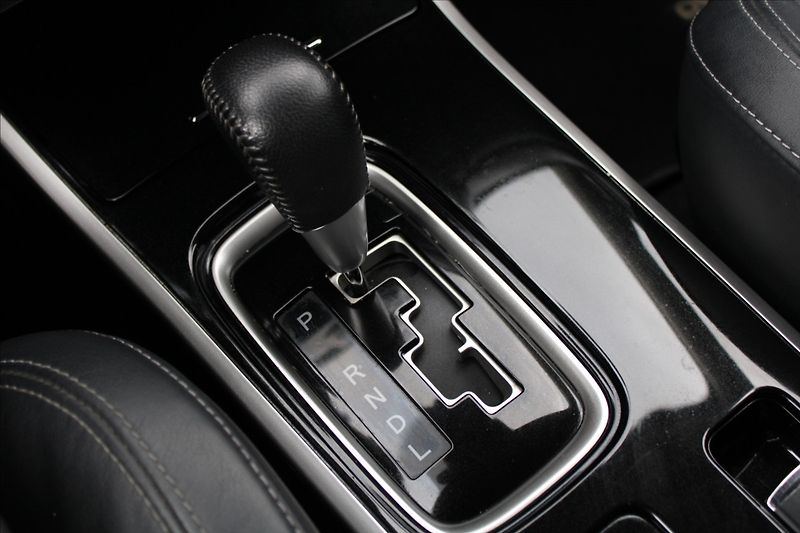 Mitsubishi Outlander 2,0 i  A/T,4x4,7.MÍST,INSTYLE+ - fotka 17 z 38