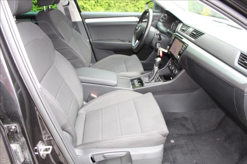 Škoda Superb 2,0 TDi  AMBITION 4X4 110kW - fotka 17 z 24