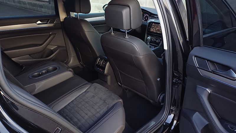 Volkswagen Passat Variant (2019) 2.0 Bi-TDI HIGHLINE - fotka 12 z 54