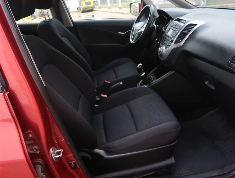 Hyundai ix20 (2011) 1.4 CVVT, po STK, Tažné - fotka 9 z 17