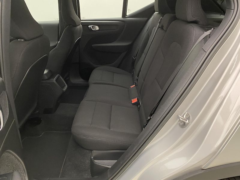 Volvo XC40 T2 ESSENTIAL  - fotka 5 z 37