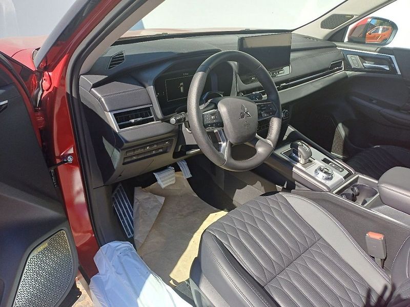 Mitsubishi Outlander Instyle 2,4 MIVEC 2xelektromot - fotka 7 z 25
