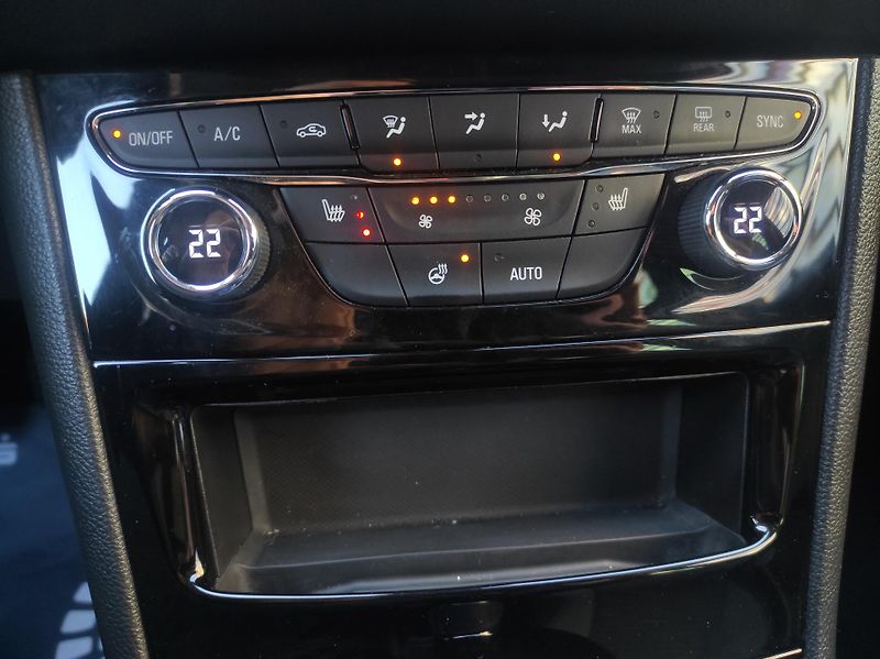 Opel Astra 1,2Turbo, 107kW, Elegance, S/s - fotka 20 z 41