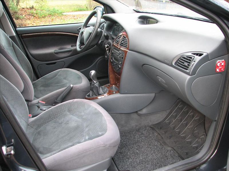 Citroën C5 2,0 16V HPI Xenony,Kůže  Exclu - fotka 35 z 54