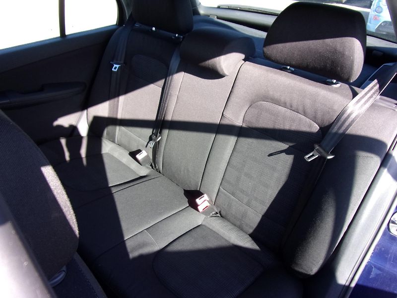 Škoda Fabia (2004) 1.2 HTP 47kW VÝBAVA KILOMETRY  - fotka 15 z 19