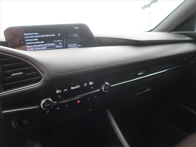 Mazda 3 (2019) 2.0 Skyactiv-G, Serv.kniha - fotka 12 z 17