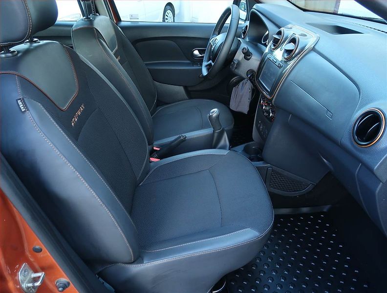 Dacia Sandero (2017) 0.9 TCe, ČR,1.maj, Serv.kniha - fotka 9 z 16