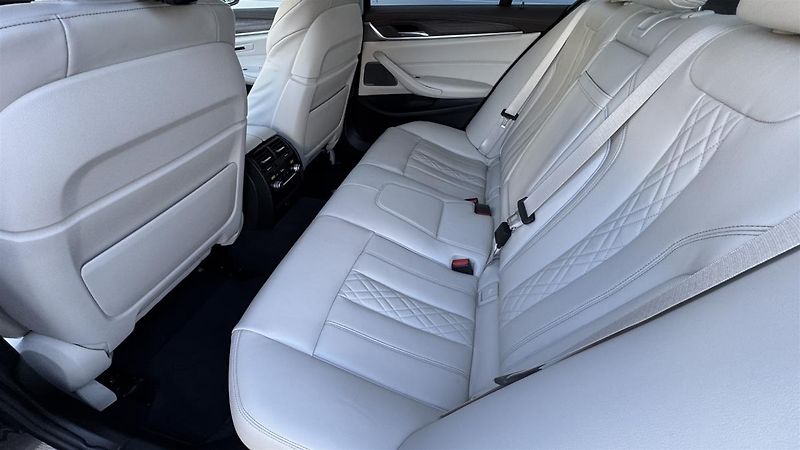 BMW Řada 5 540xi LuxuryLine ČR 1.majitel - fotka 11 z 20