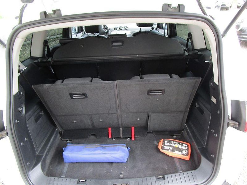 Ford S-MAX (2009) 2,0TDci-103KW-AUTOMAT - fotka 7 z 17