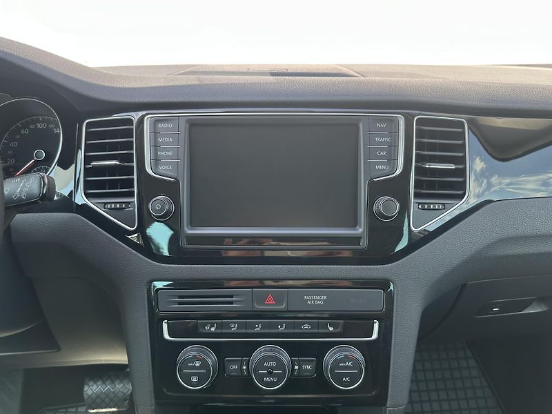 Volkswagen Golf Sportsvan (2014) 2.0 TDI 1. majitel, ser. kniha - fotka 26 z 41