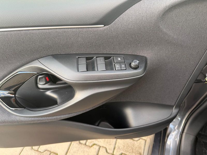 Toyota Yaris 1.5 Dynamic Force Style AT - fotka 12 z 26