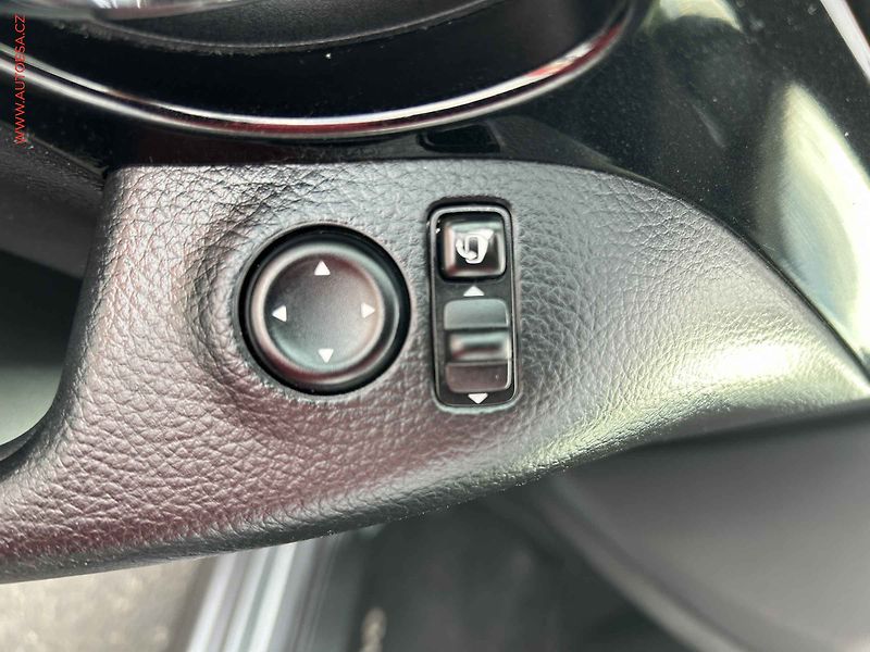 Nissan Qashqai (2014) 1.2 DiG-T, AC, park. kamera - fotka 12 z 20