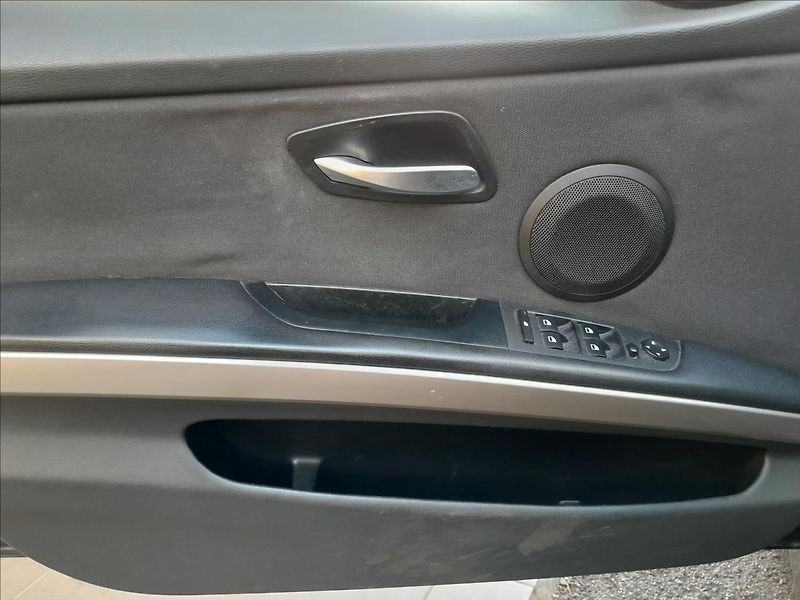BMW Řada 3 2,0D AUTOMAT - fotka 23 z 48