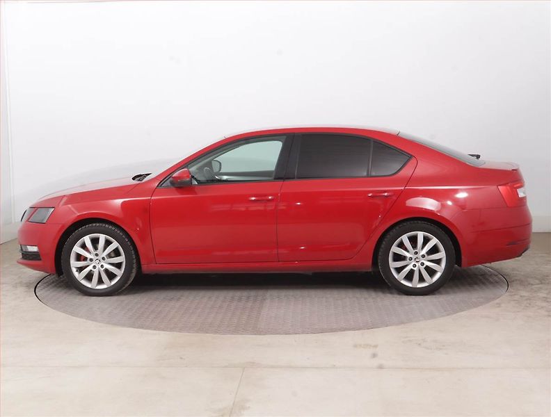 Škoda Octavia (2019) Ambition 1.5 TSI, Serv.kniha - fotka 3 z 15