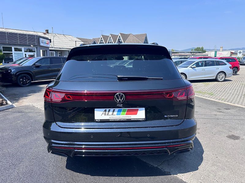 Volkswagen Touareg R 3.0 TSI 250kW - fotka 7 z 21