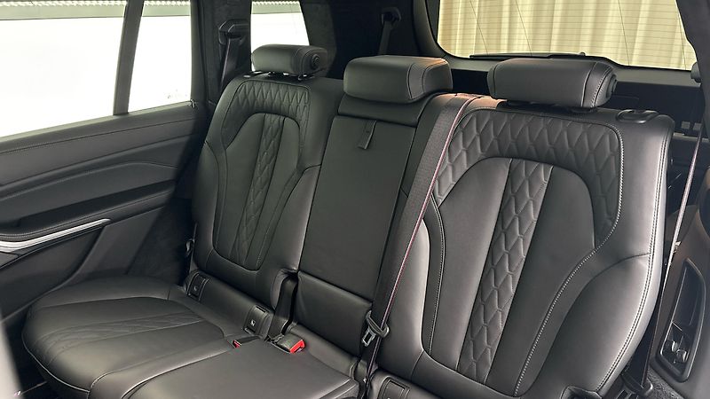 BMW X7 40i AUT xDrive M-paket - fotka 16 z 37
