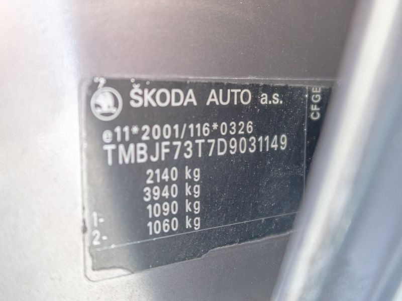 Škoda Superb (2013) ČR 2.0TDI 125KW man – NAVIGACE - fotka 45 z 46