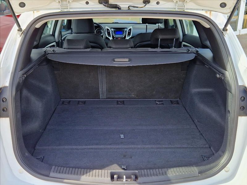 Hyundai i30 1,6 i 1.MAJITEL POUZ AUTORIZAK - fotka 10 z 32