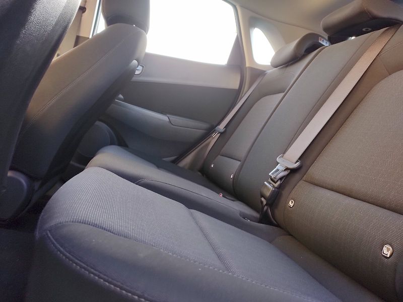 Hyundai Kona (2023) 1,0 T-GDi 88 Kw - fotka 31 z 38