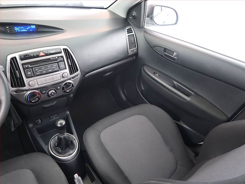 Hyundai i20 (2013) 1.2 - fotka 8 z 15