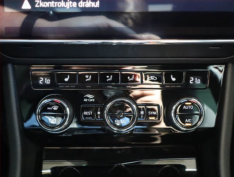 Škoda Superb (2018) Sportline 2.0 TDI, 4X4 - fotka 20 z 31