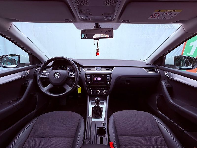 Škoda Octavia 1.4 TSi Elegance, Serviska - fotka 15 z 25