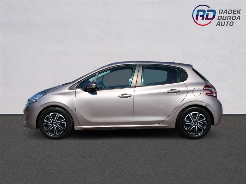 Peugeot 208 1,4 i  NOVÉ V ČR - fotka 8 z 23
