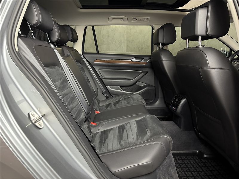 Volkswagen Passat 2,0 TDi  DSG Highline Virtual - fotka 14 z 49