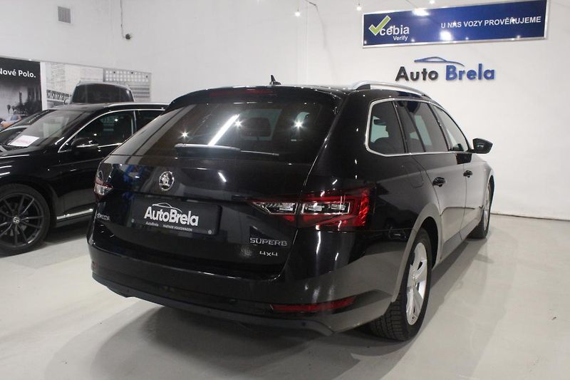Škoda Superb (2019) 2.0TDI DSG L&K 4x4 Display - fotka 12 z 45