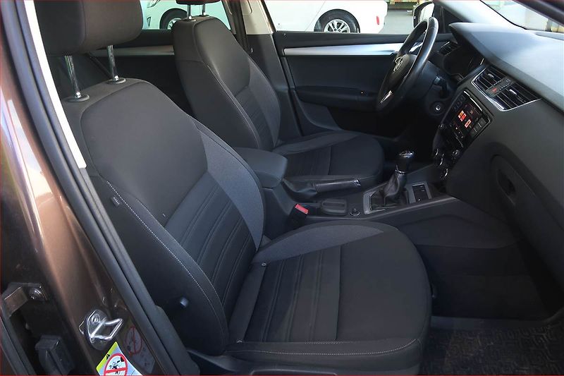 Škoda Octavia (2019) Ambition 1.6 TDI, Serv.kniha - fotka 9 z 15