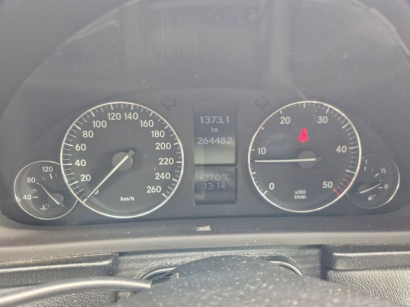 Mercedes-Benz Třídy C (2006) C220 CDi 110Kw sedan, Klima - fotka 13 z 21