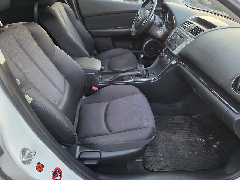 Mazda 6 2.0 D Xenon Bose - fotka 17 z 19