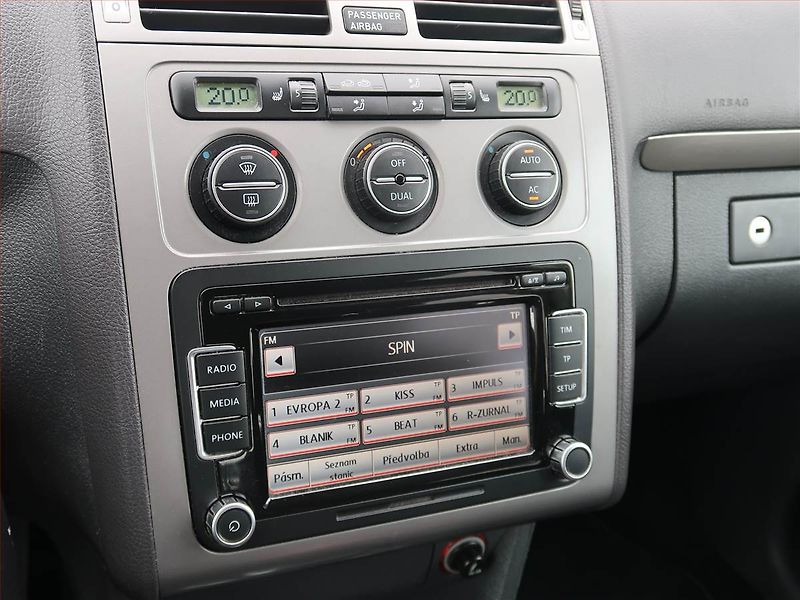 Volkswagen Touran (2010) 1.4 TSI, Automat, 7 míst - fotka 12 z 20