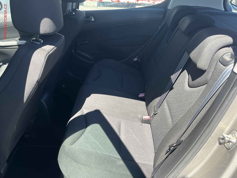 Peugeot 308 (2011) 1.4 i, ČR, Klima - fotka 10 z 13