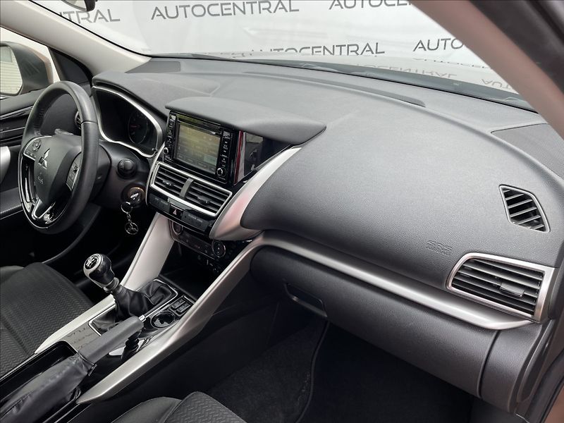 Mitsubishi Eclipse Cross 1,5 T-MIVTEC,120kW,serv.kn. - fotka 18 z 23