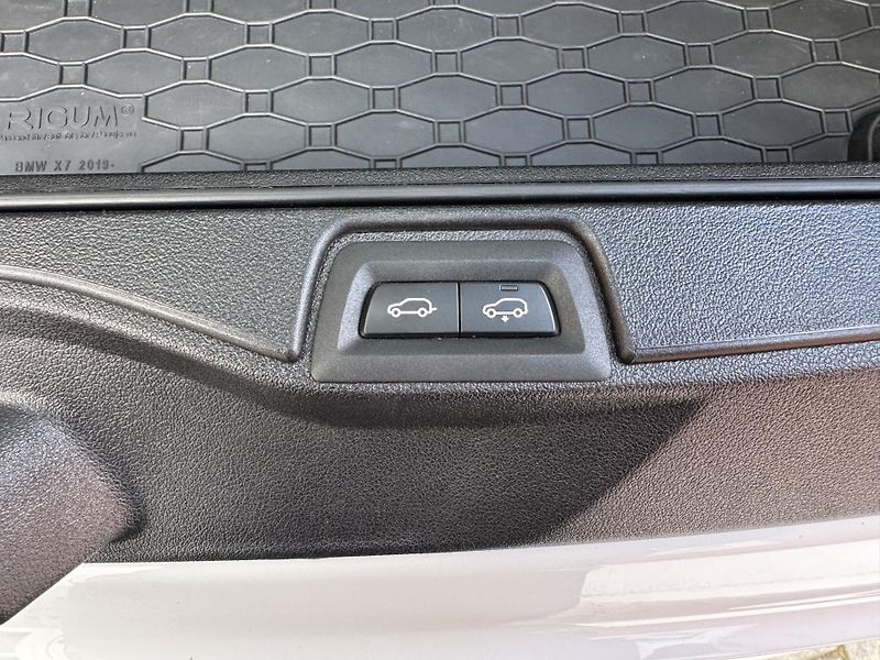BMW X7 40xD-R22-SKY-LCD-NOČNÍ V-ČR - fotka 42 z 44