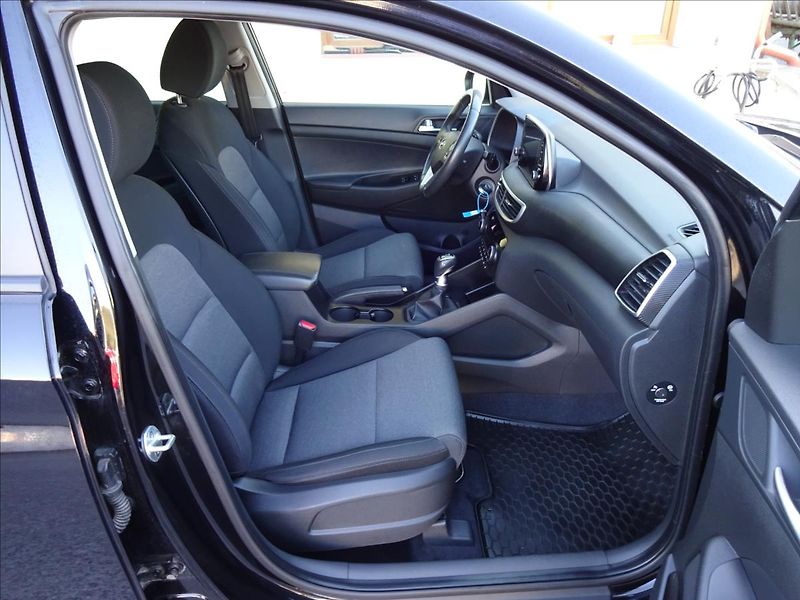 Hyundai Tucson 1,6T- GDi 130kW Trikolor - fotka 28 z 58