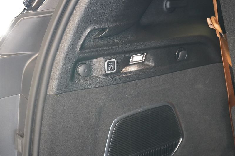 Jeep Grand Cherokee Summit Reserve L - fotka 28 z 71