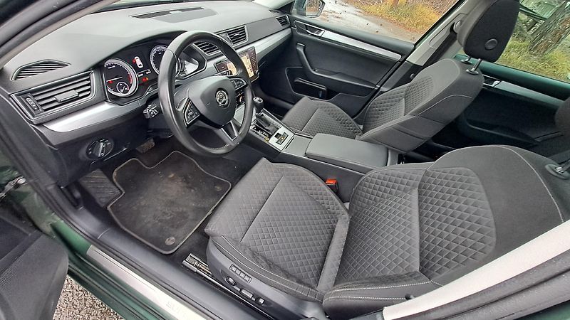 Škoda Superb 1.6 CRTDI DSG Comfort+Panorama - fotka 20 z 32