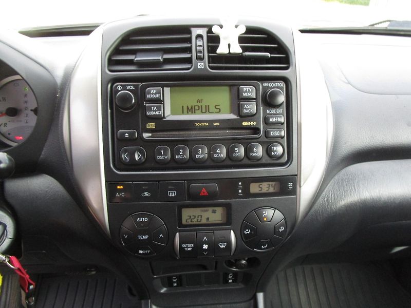 Toyota RAV4 2,0-110KW-4x4-AUTOMAT - fotka 14 z 16