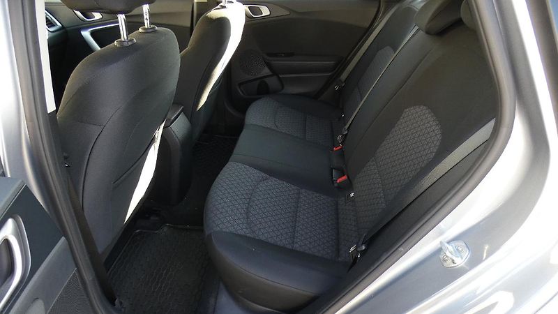 Kia Ceed 1.5 T-GDI 118kW SPIN - fotka 19 z 22